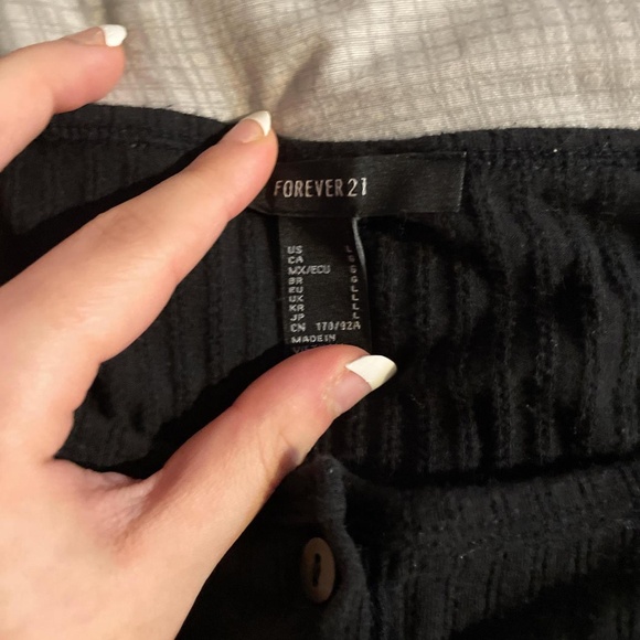 FOREVER21 Black Cropped Button-Up Shirt L - Picture 3 of 4